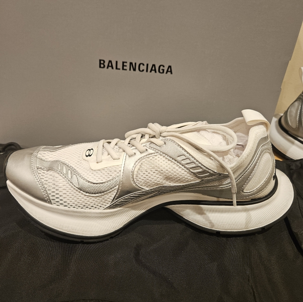 Balenciaga Men's Circuit Low Top Sneakers 793945WFLGY White Silver Eu 44 US 11 - Picture 3 of 12